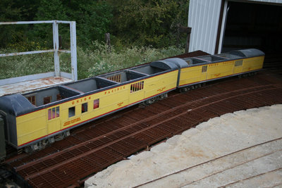 File:Chet Peterson RSC reefers and yellow pass cars 10-10-12 026.JPG
