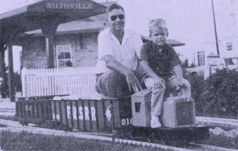 File:Bill Koster Switcher at Ruthville Station on Flat River and Southern 1972.png