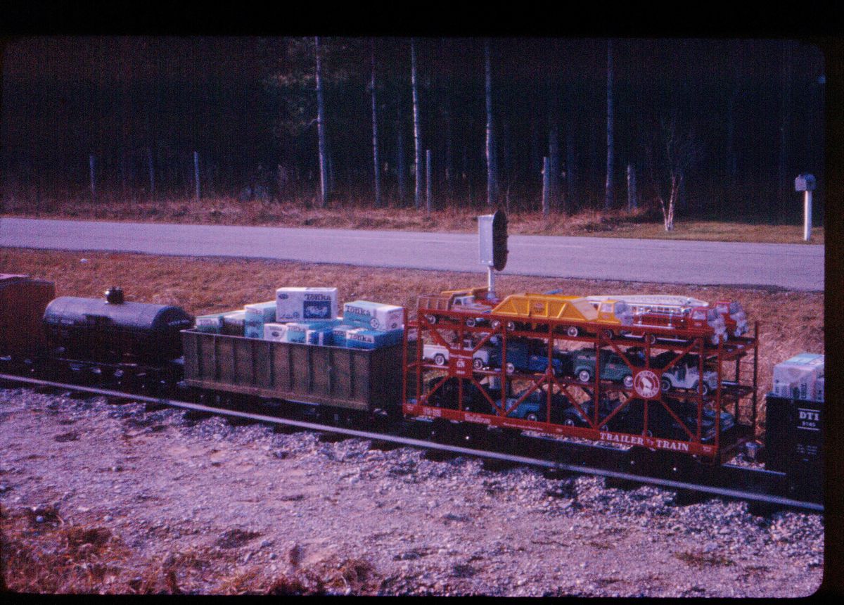 FileAtkinson Railroad new car carrier 1966 with boxes.jpg IBLS